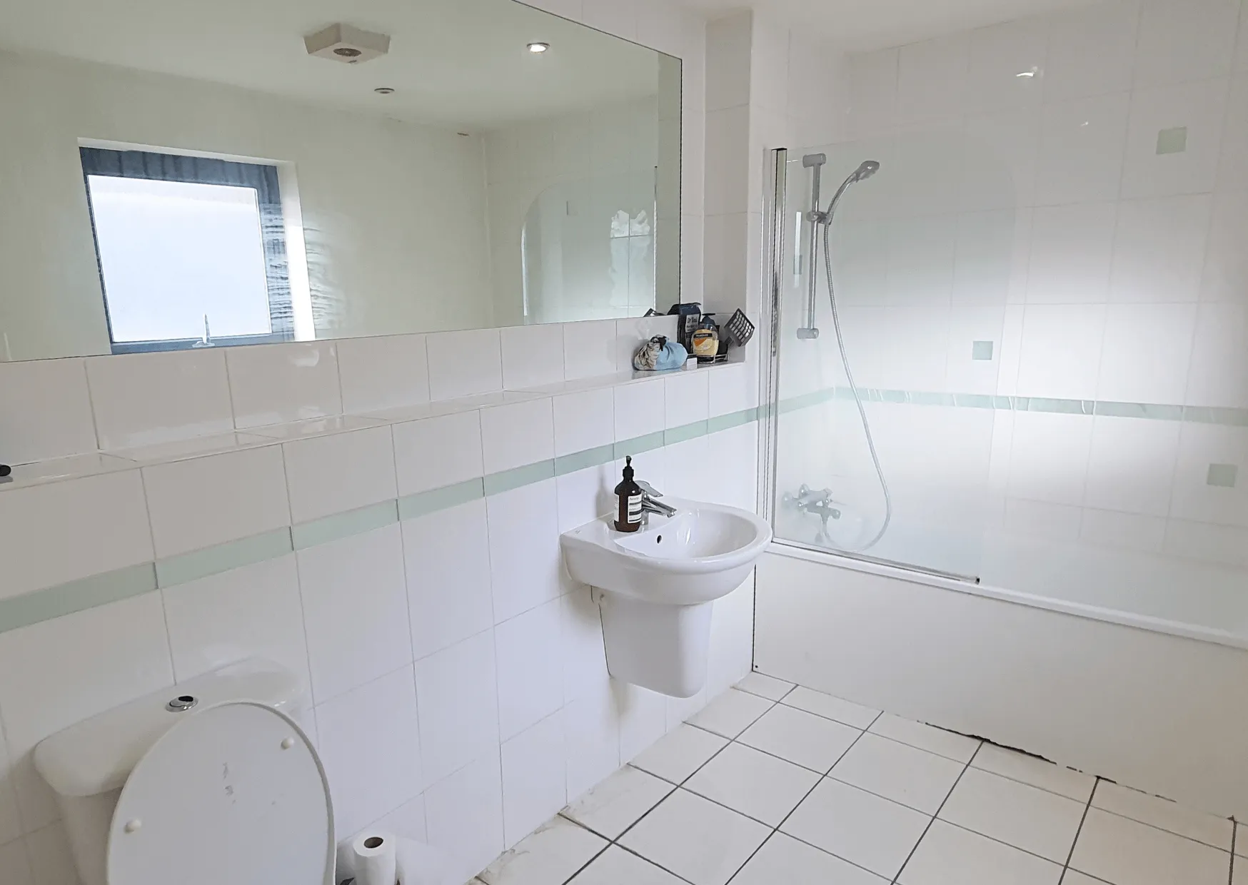 Bathroom before refurbishment