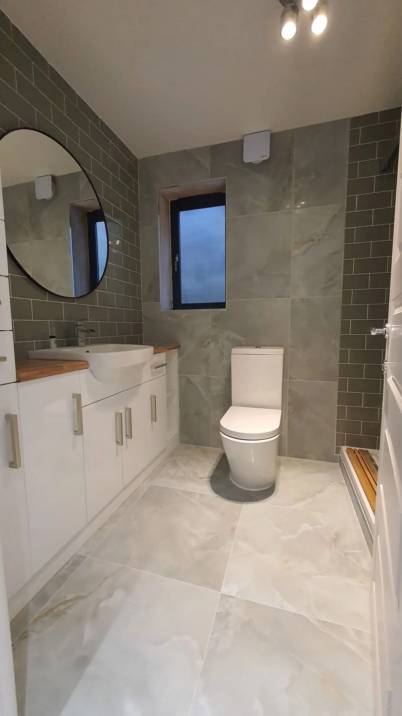 Modern bathroom fitting and tiling work
