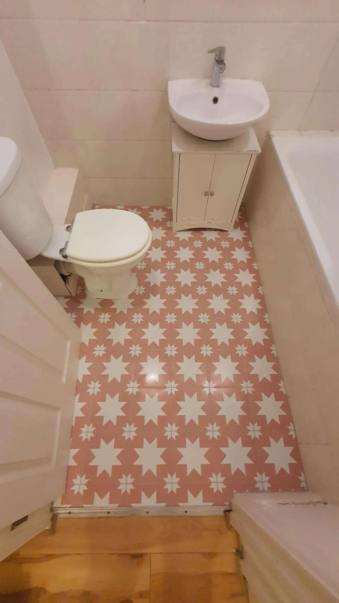 Finished tiled bathroom